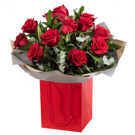 12 red roses